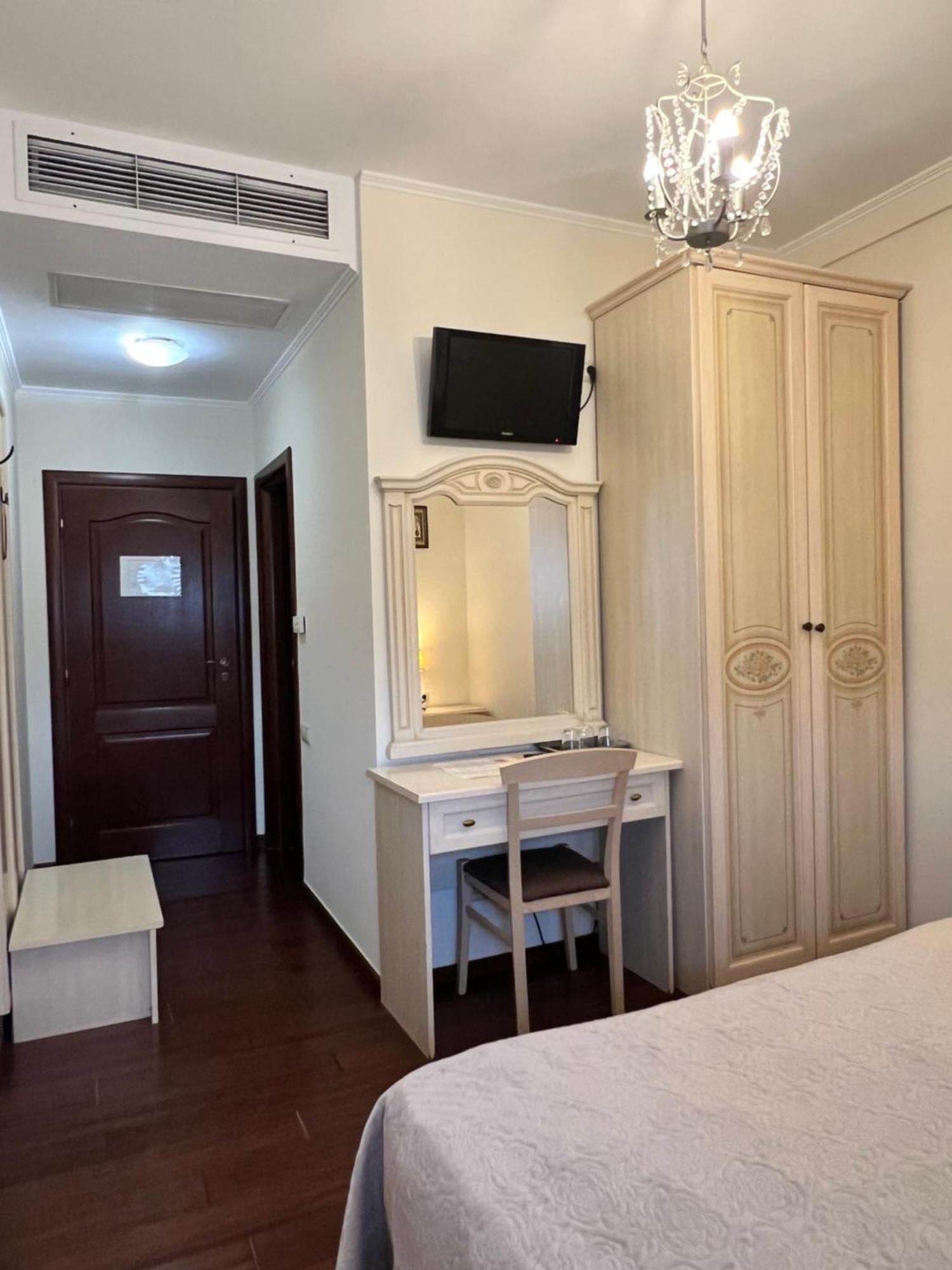 טימישוארה Park Villa - Boutique Hotel מראה חיצוני תמונה